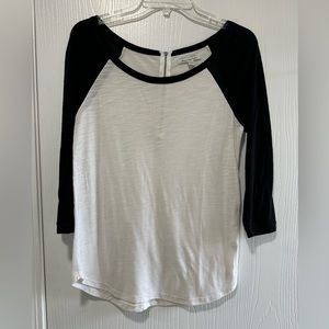American eagle white and black baseball tee size small - great condition